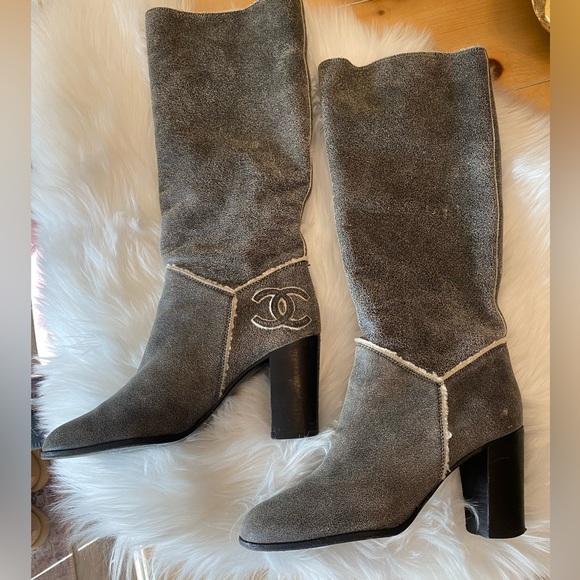 Rare Distressed Grey Sheepskin/Shearling Leather Chanel CC Boots - Size 39 - Picture 3 of 14